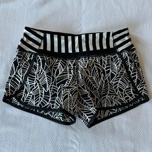 Lululemon Run Times Short, Size 4, Black and Ivory Pattern